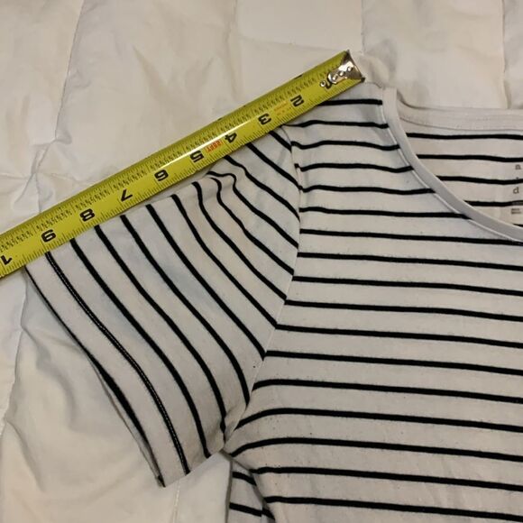 A new day, strip T shirt Orr, scoop neck, near new , medium - Picture 9 of 12